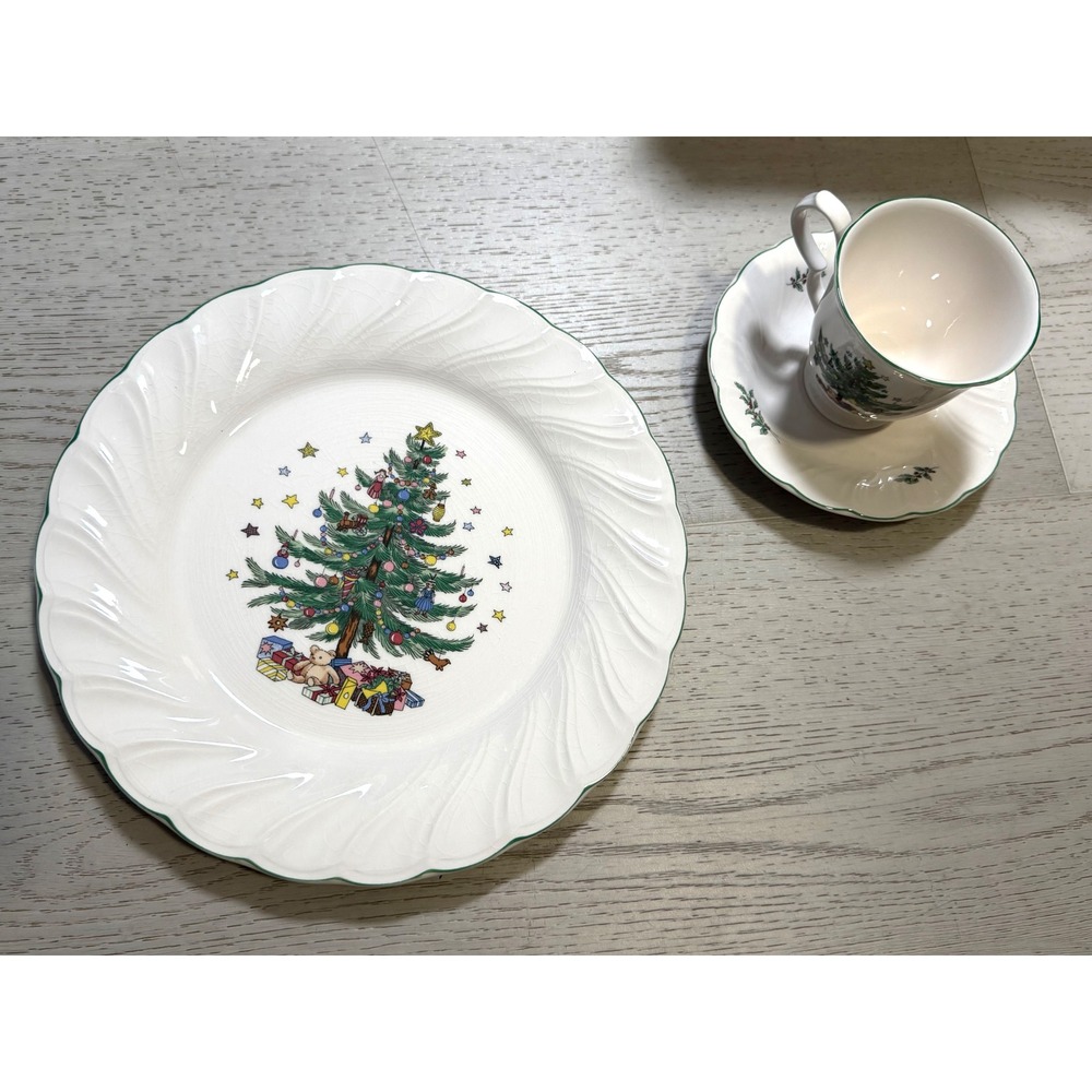 VINTAGE Nikko Happy Holidays Dinnerware Set 12pc White GOOD